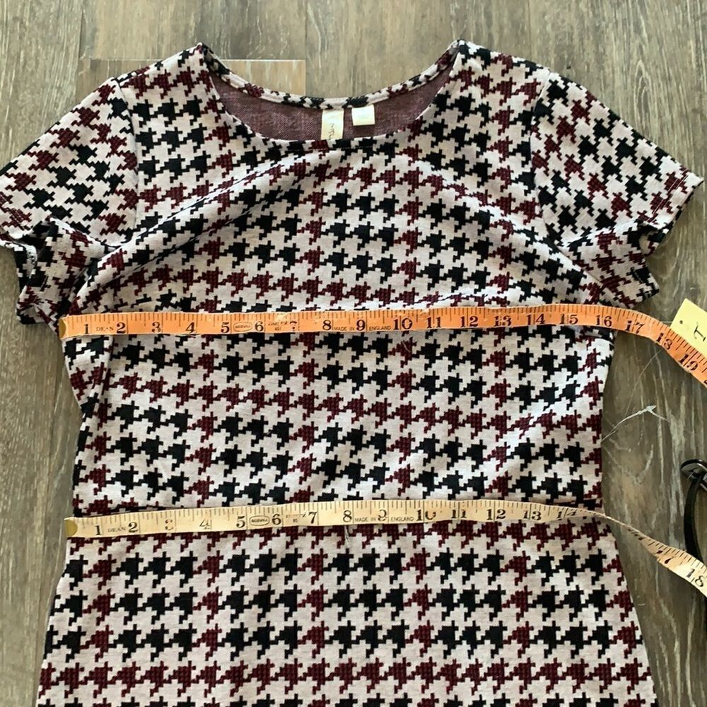 Tacera Short Sleeve Multi Color Houndstooth Midi Dress w/belt sz small - Picture 3 of 8